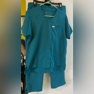 Medium petite Figs Caribbean Blue scrub set